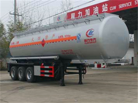 32吨易燃液体罐式运输半挂车