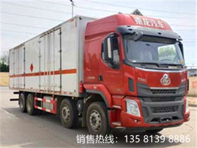 乘龙9.4米腐蚀性物品厢式运输车（32吨）
