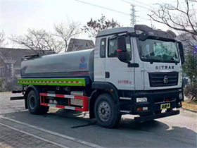 国六汕德卡14吨绿化喷洒车
